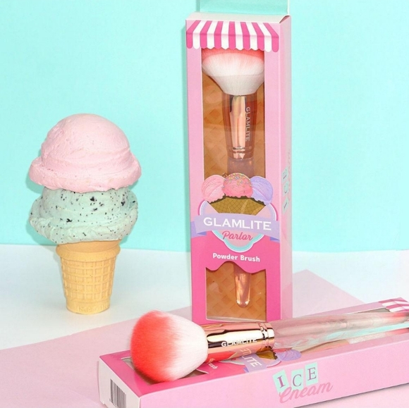 Ice Cream Powder Brush | Glamlite Cosmetics | Brand New in Box | Authentic - Picture 1 of 4